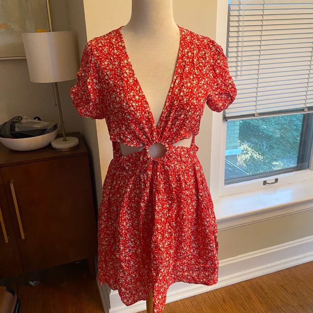 Very pretty red floral mini with cut-outs